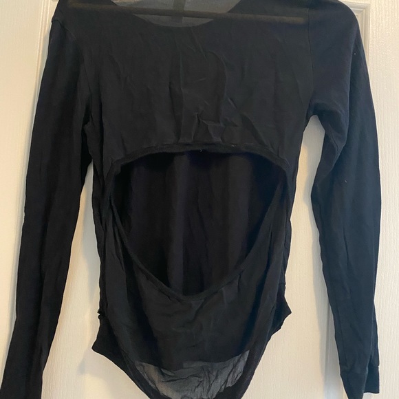 Si-Iae Black open back shirt - Picture 4 of 4